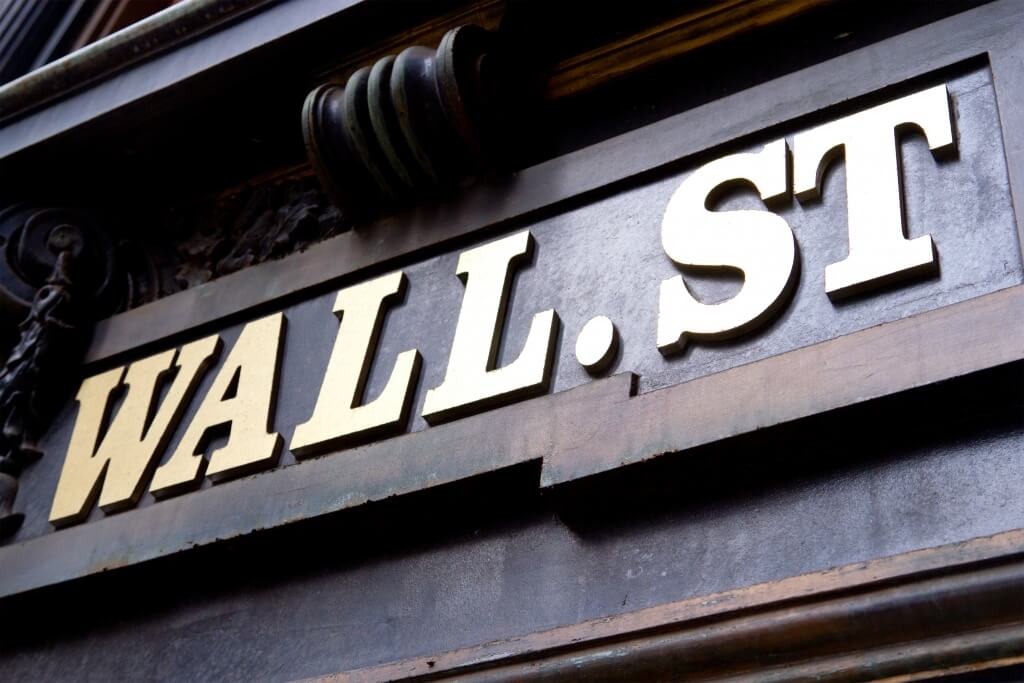 The words Wall Street written on the entrance of a building.